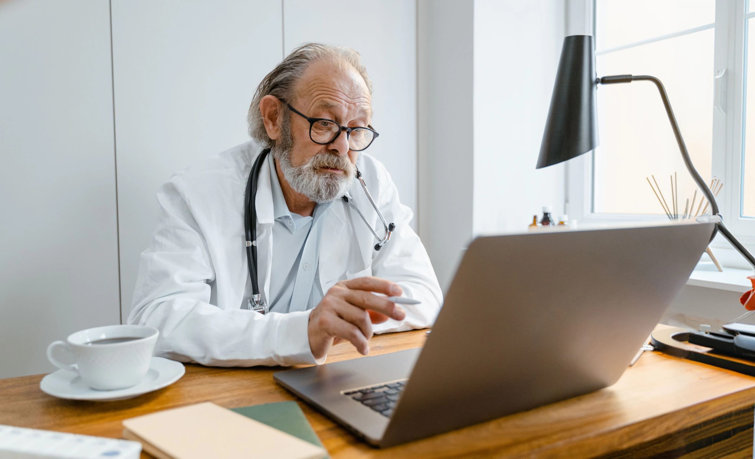 Patient booking an online doctor consultation with DoctorCareOnline in Spain, Italy, Germany, the United Kingdom and the Netherlands